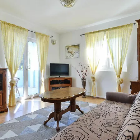 Apartamento Jadran-3 By Interhome
