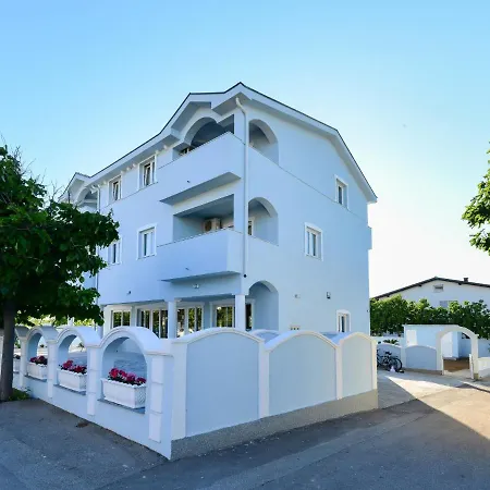 Jadran-3 By Interhome نين